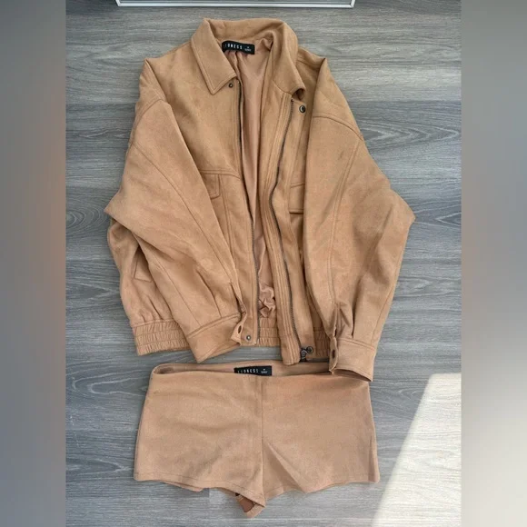 Lioness bomber and short set - Picture 3 of 3